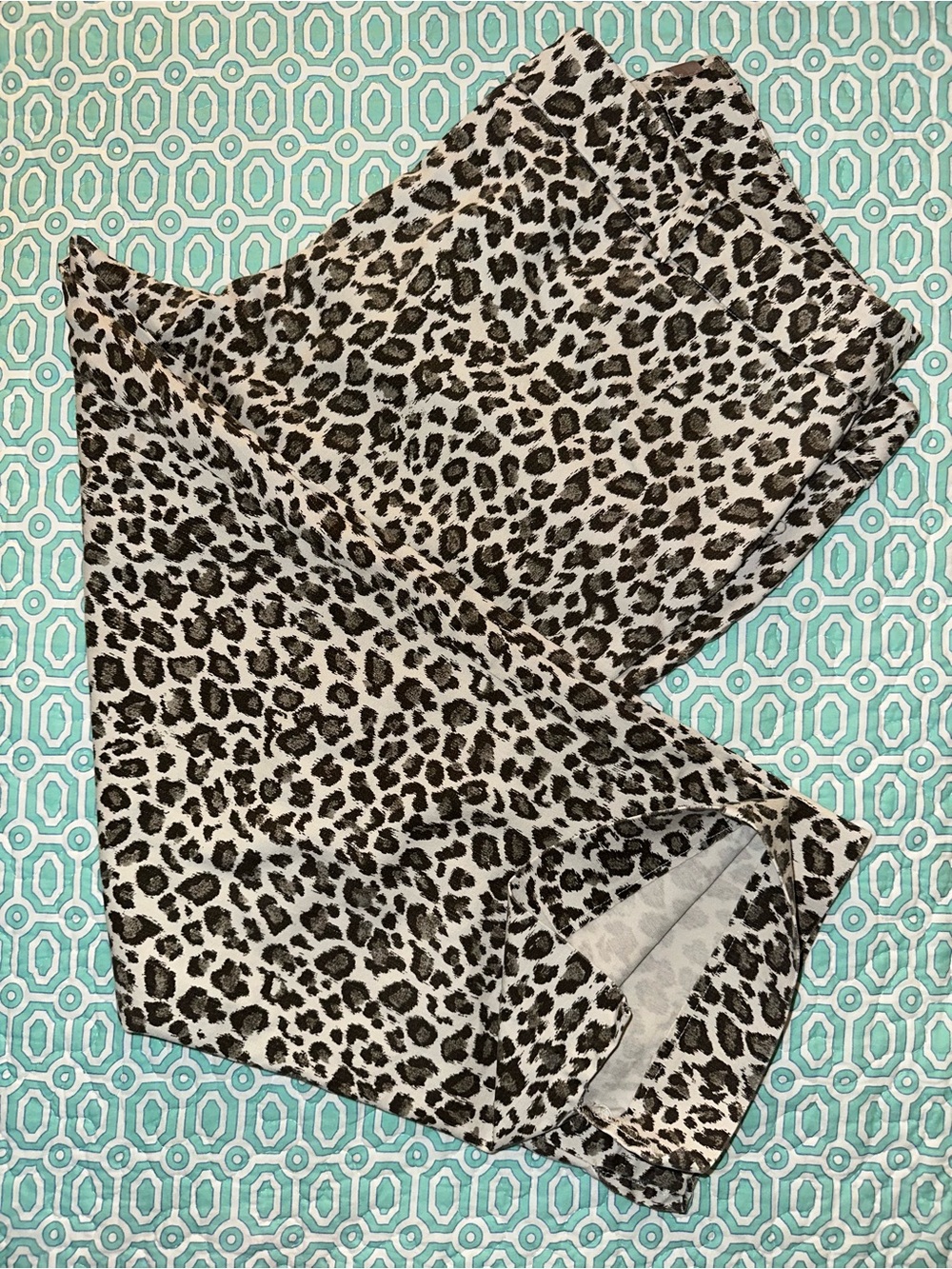 Chico's Leopard Print Capri in Cream & Black
